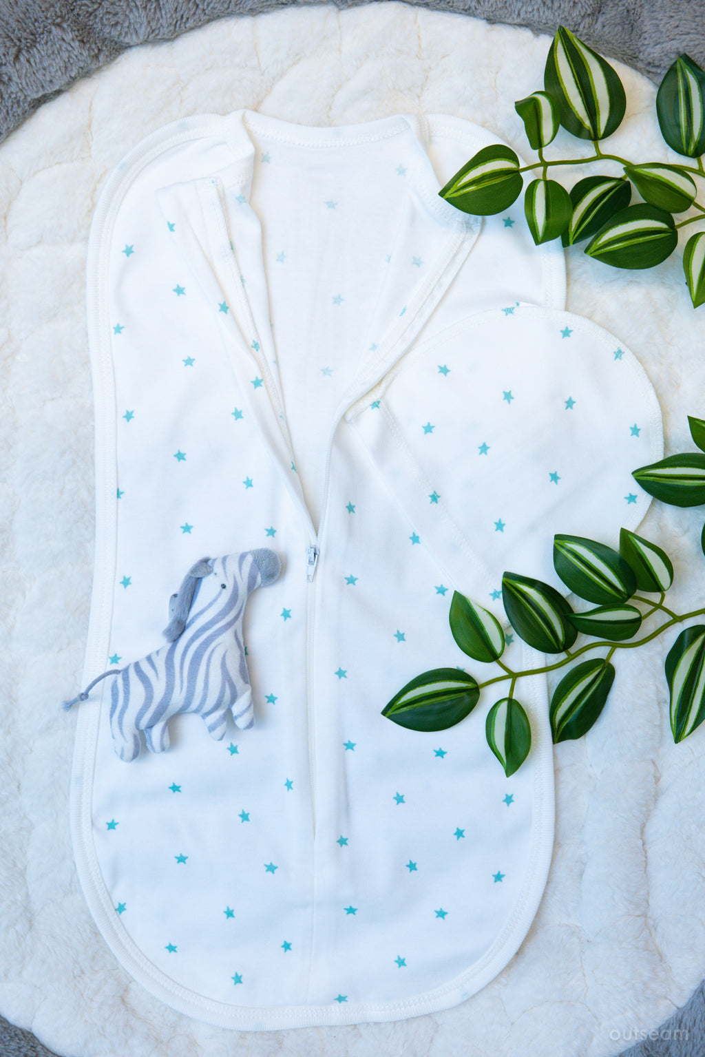 Outseam Newborn Sleep Cocoon Mint Stars — detail view 3